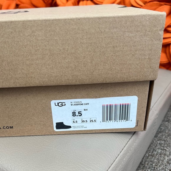 ❣️🆕UGG Josefene Cuff Black Suede Boots❣️ - Picture 11 of 11